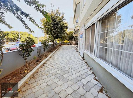 Güzeloba Mahallesi Denize 200 Metre 2+1 Eşyalı Satılık Daire