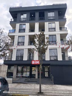 Sancaktepe' Atatürk Mah Oootobüs Son Durakları Dibinde