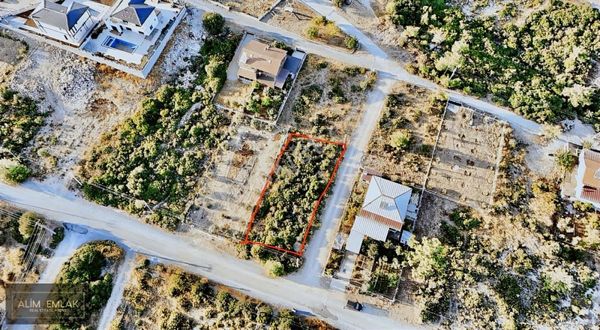 Seyrantepe De Satılık 600 M2 Köşe Arsa