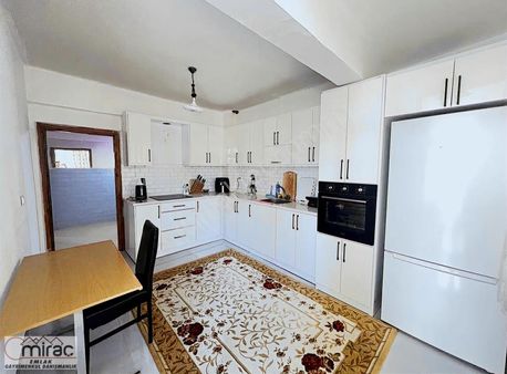 Yayla Mahallesi'nde Cuma Pazarına Yakın 3+1 Geniş Ve Ferah Daire