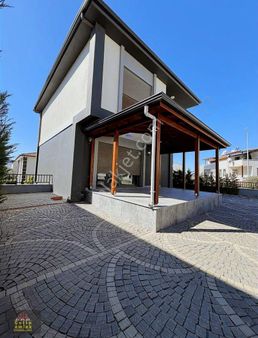 Kuşadası Soğucak Bölgesinde Tam Müstakil 5 + 1 Villa Satılık