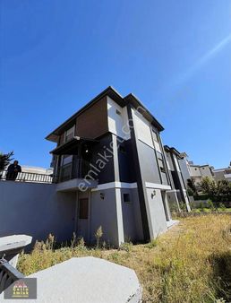 Kuşadası Soğucak Bölgesinde Tam Müstakil 5 + 1 Villa Satılık