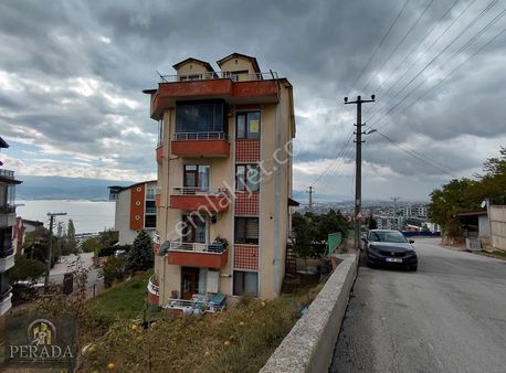 İzmit Serdar Mahallesi 150 M² Deniz Manzaralı 3+1 Satılık Daire