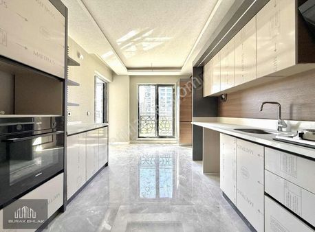 Burak'tan Bulvar Üzeri Teraslı, G.odalı, K.garajlı Prestijli 2+1