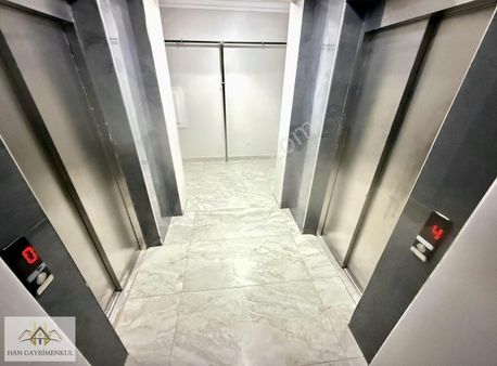 Bahçelievler'de Çift Asansör Kapalı Otopark Arakat Ön Cephe 2+1