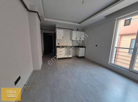 Deka Gayrimenkul'den Denizevlerinde 1+1 Kiralık Tramvaya 2.bina