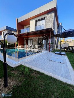 Kuşadası Karaova'da Full Sıfır Eşyalı Özel Havuzlu 4+1 Villa