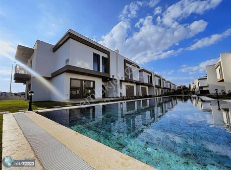 Rota'dan Kuşadası'nda Havuzlu Dublex Villa,yazlık