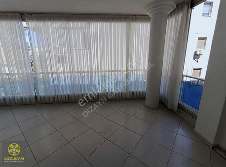 Kuşadası Merkezde Satılık 3+1 Geniş Daire