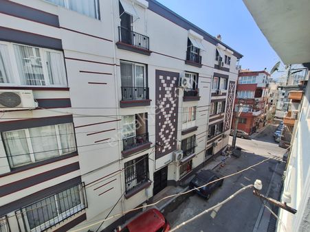 Gönül Duragı Yakını Kompile Eşyalı Düz Ayak