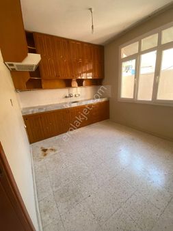 Yeşilyurt Mah Salı Pazarı Civari 2+1 Kapalı Mutfak Teras Kat