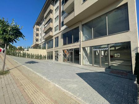 İdenova'dan Balkan'da Yüksek Tavan, Geniş Vitrin Kiralık Dükkan