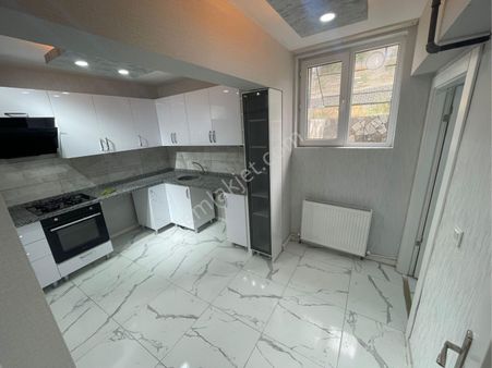 Es-as Tan Selçuklu Mh De 3+1 Bağımsız Asansörlü 1(yaşında) Daire