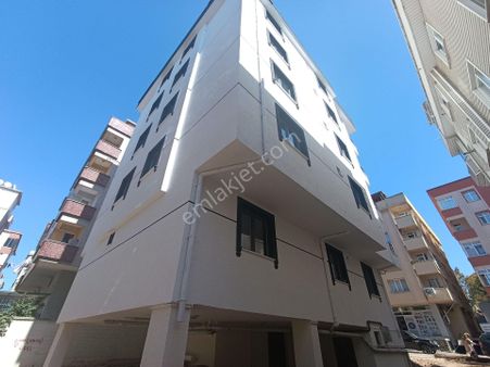 Pendik Güzelyalıda E-5 Altı Yol Üstü Satılık 3+1 Asansör Otoparklı Lüks Daire