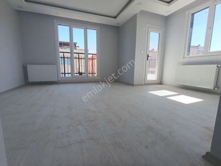 Pendik Güzelyalıda E-5 Altı Yol Üstü Satılık 4+2 Asansör Otoparklı Lüks Dubles