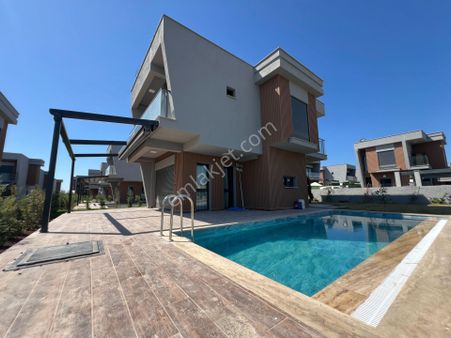 Kusadasi-davutlar-sahile Yakın-havuzlu-villa