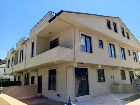 Kocaali Yayla Mahallesi 3+1 Triblex Villa