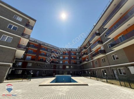 4 Seyrekte Havuzlu Sitede, Güvenlik Kameralı Kiralık 1+1 Daire!