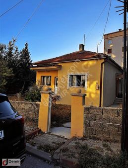 Demir Emlak Tan 346 M2 Arsa Üzerinde Satılık 3+1 Mustakil Ev