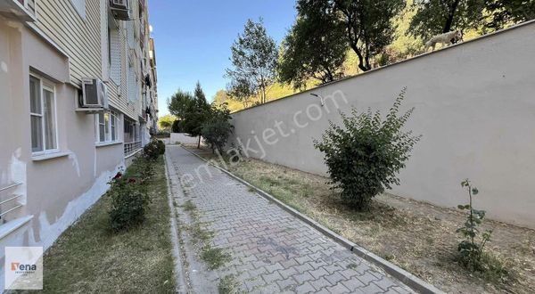 Özyurtlar'dan Site İçerisinde 3+1 Asansörlü Ara Kat Daire