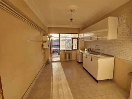 Sevgim'den Yunus Emre Halk Çarşısı Yanında Kiralık 5+1 Dubleks