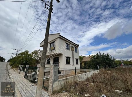 Üçer Emlak'tan Babaeski Kurtuluş Mahallesinde Satılık Villa