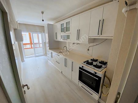 Tandoğan Cad Üzerinde 3+1 Kat Konumunda Altında Daire Var