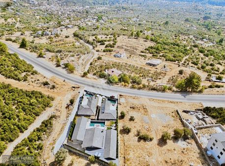 İncirköy 1331m2 Arazi İçinde 3 Tane Müstakil Modern Villa