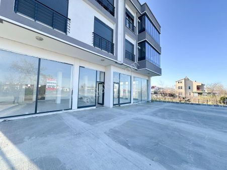 Çatalçamda Bulvar Cephe 195 M Önü Müsait Kiralık