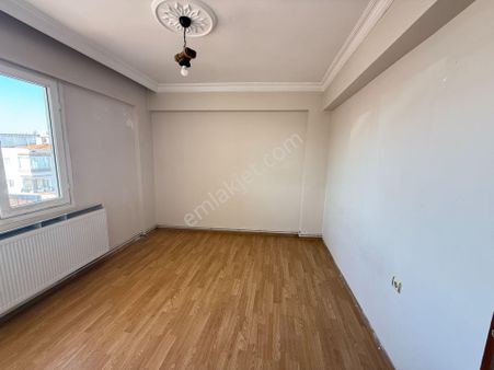 Turyap Buca'dan Menderes Mah.de Erdem Cad. Üzerinde Satılık 3+1