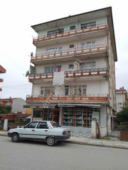Merkezi Lokasyonda Cadde Cephe Ferah Satılık 1+1 Daire