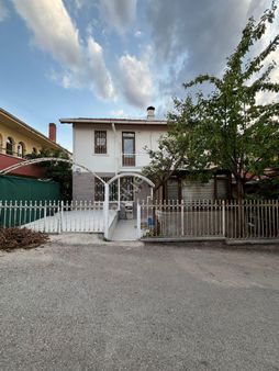 Polat Livedan Uğur Mumcuda Yenilenmiş Full Yapılı Müstakil Daire