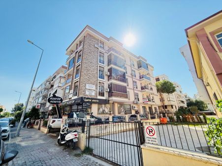 Bostanlının En Nezih Konumunda, Genç Binada Satılık 2+1 Daire