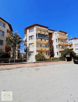 Sinanoğlu Gayrımenkul'den Satılık 105 Evler'de Ara Kat Daire