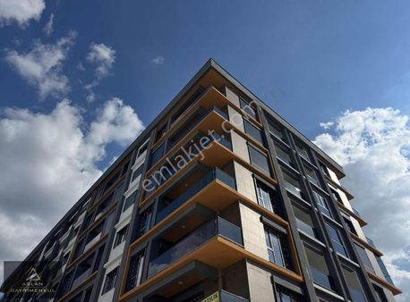 Aslan'dan Menemen Koyundere'de Cadde Üzeri Satılık 2+1