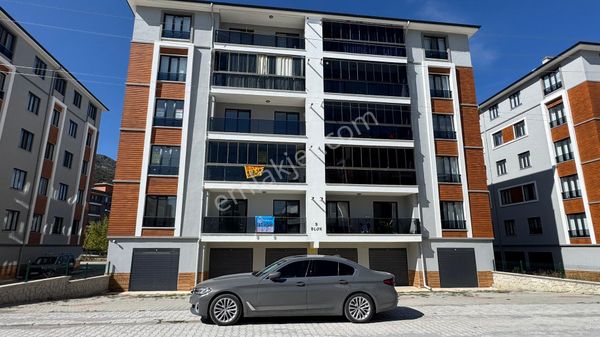 Zirve Emlak Satıyorr 3+1 150 M2 1.kat Ebeveyn Banyolu Daire Kaçmaz
