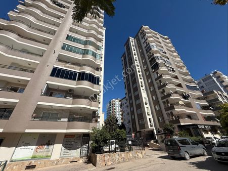 Remint’den Kurttepe Mahallesinde Geniş 4+1 Açık Mutfak Çift Banyo Hasarsız Kombili Satılık Daire!!