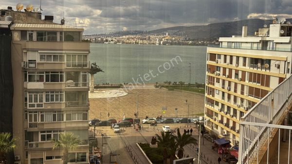 Deniz Manzaralı Plevne Bulvarı'nda Şömineli Çatı Katı Daire