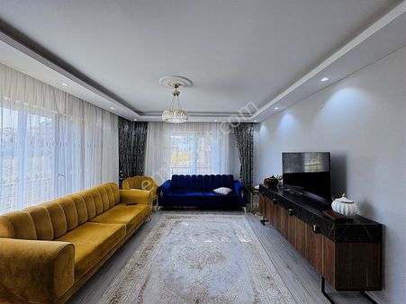 Altınova Mahallesinde Geniş 3+1 Yatırılık Ve Oturumluk Daire