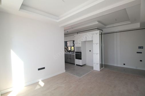 Retro’dan Üniverside Cad. Sıfır Binada Doğalgazlı 1,5+1 Kiralık