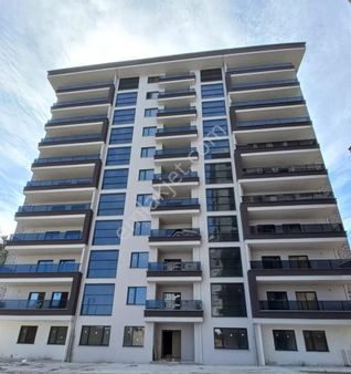 Rize Fener Üniversite Yanı 4.kat-130.m2-havuzlu Site İçi-3+1-sıfır Daire