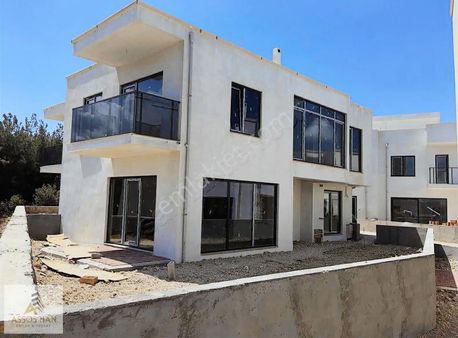 Assos Han Emlak'tan Çınarlı Köyünde Satılık Lüks Villa