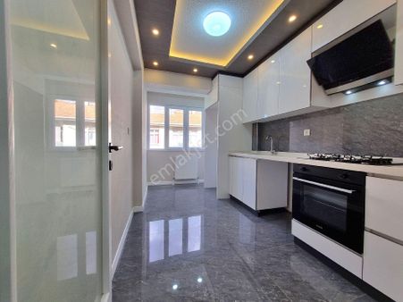 Aşağıeğlence Merkezde Ortakat 3+1 Çiftbanyo Mantolamalı İçerisi Komple Tesisat Dahil Sıfır Yapılı