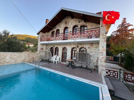 Burhaniye Taylıelinde Satılık Harika Villa.