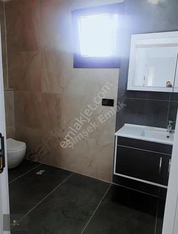 Şimşekten Ayvalık Altınova'da Güzel Konumda Villa