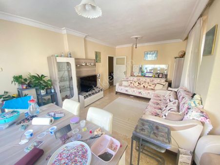 Prestij'den Cumhuriyet'te Asansörlü İçi Yapılı Geniş 4+1 Daire