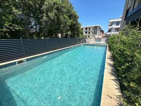 Karasu'da Havuzlu Lüks Sitede Sıfır Yerden Isıtmalı 2+1 85 M2