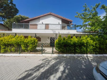 Kuşadası Güzelçamlı Da Denize 2. Sıra Full Yapılı Köşe 4+1 Villa
