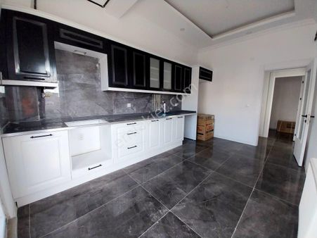 *yine Yüksel Kadıköyde Saunalı,spor Salonlu,kapalı Otoparklı 3+1