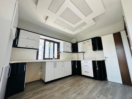 🏡 Göl-san Gayrimenkul’den 🏡 Zafer Mah. 3+1 140 M2 Arakat Yerden Isıtmalı Satılık Daire